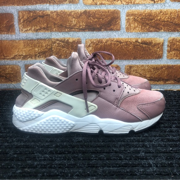 Nike Air Huarache Run (Smokey Mauve/White) Women's Size 8.5 Shoes - 634835-203. - Picture 5 of 10